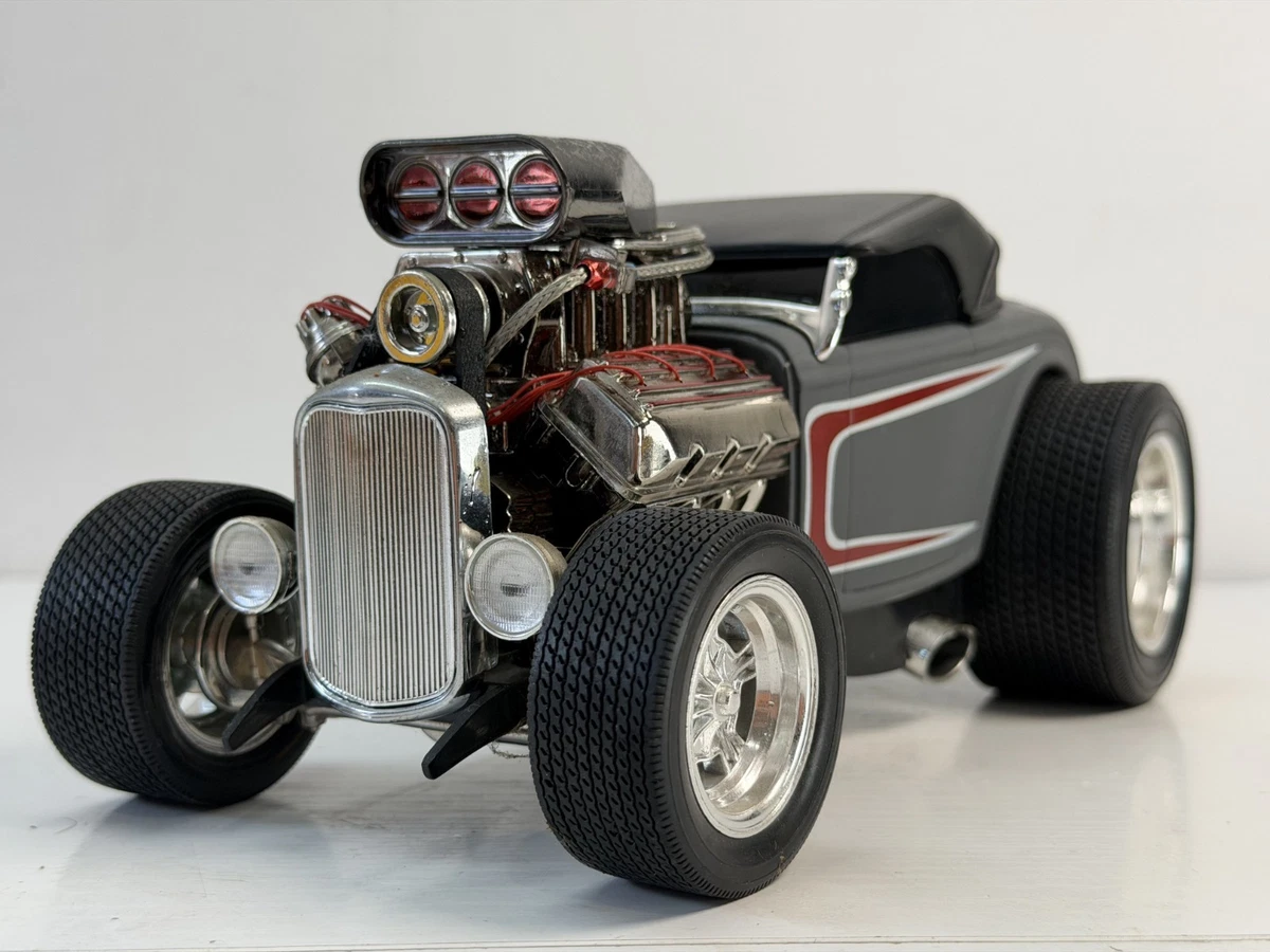 Muscle Machines Ford 1:18 Scale Diecast Cars, Trucks & Vans for