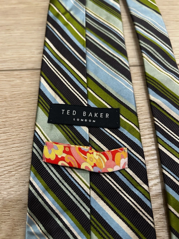 Gravata masculina TED BAKER London 100% seda EUA designer de luxo listrada verde/multi excelente estado usado - Imagem 4 de 4