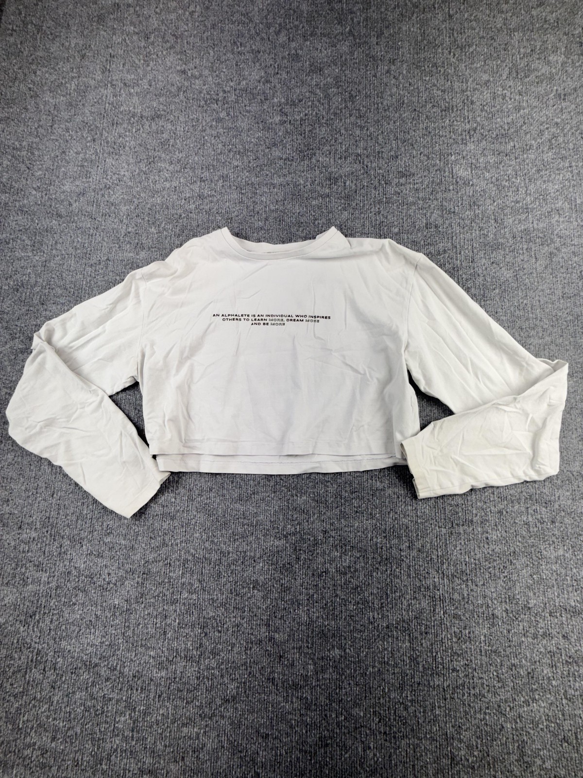 Alphalete Shirt Womens Large White Lifestyle Fit Cropped Long Sleeve Graphic