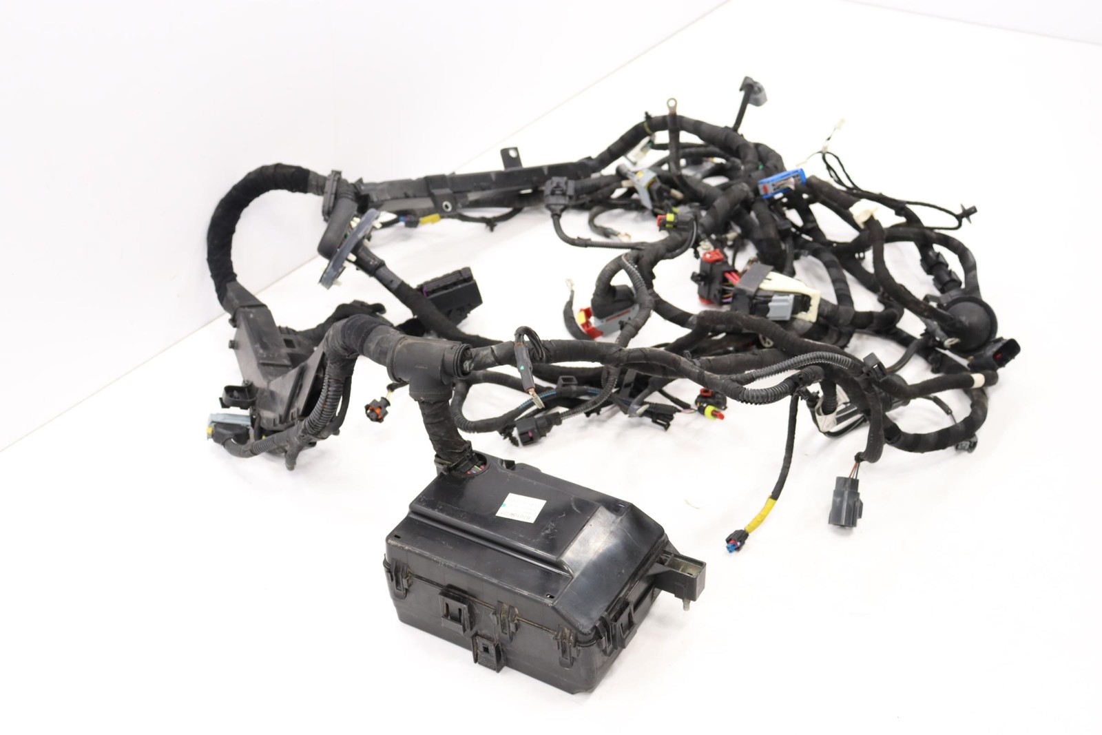 2019 - 2020 MASERATI GHIBLI ENGINE BAY FUSE RELAY BOX WIRE WIRING HARNESS OEM