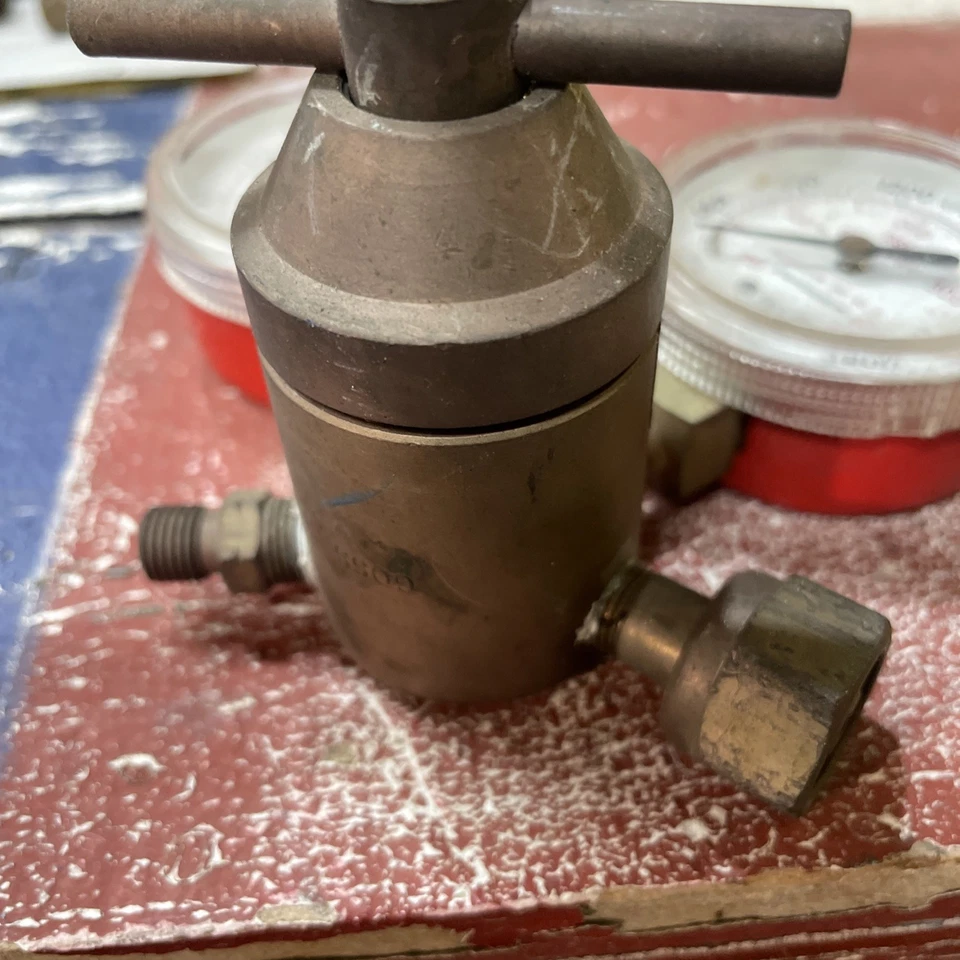 GOSS Compressed Gas Acetylene Regulator 221-R? Free Ground Ship To The USA! - Image 4 of 4