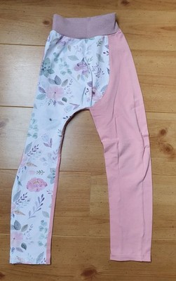 Handmade Selfmade Mädchen Hose Gr.122/128 Rosa Weiß Blumen Asymmetrie