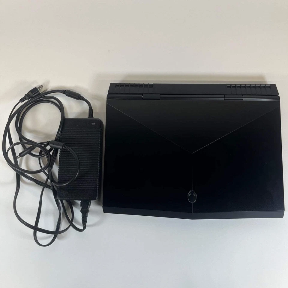 Alienware 17 R4 i7-7820HK 2.9GHz 32GB RAM 1TB HDD 500GB SSD GeForce GTX 1080 - Image 3 of 4