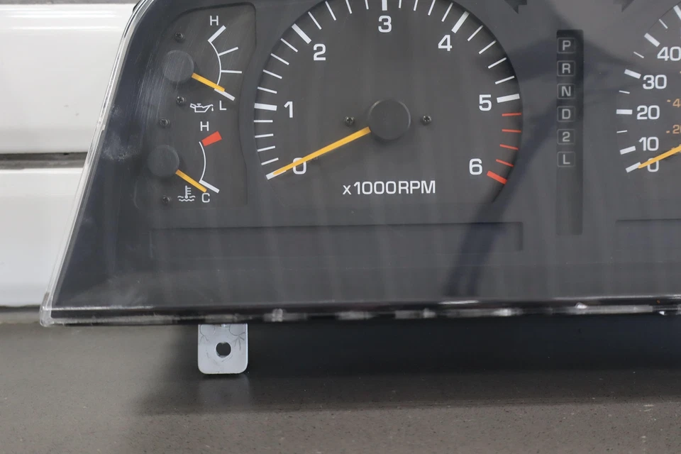 Cuadro de instrumentos velocímetro Lexus LX450 1996 130 mph *lente raspada* Foto 3 de 4