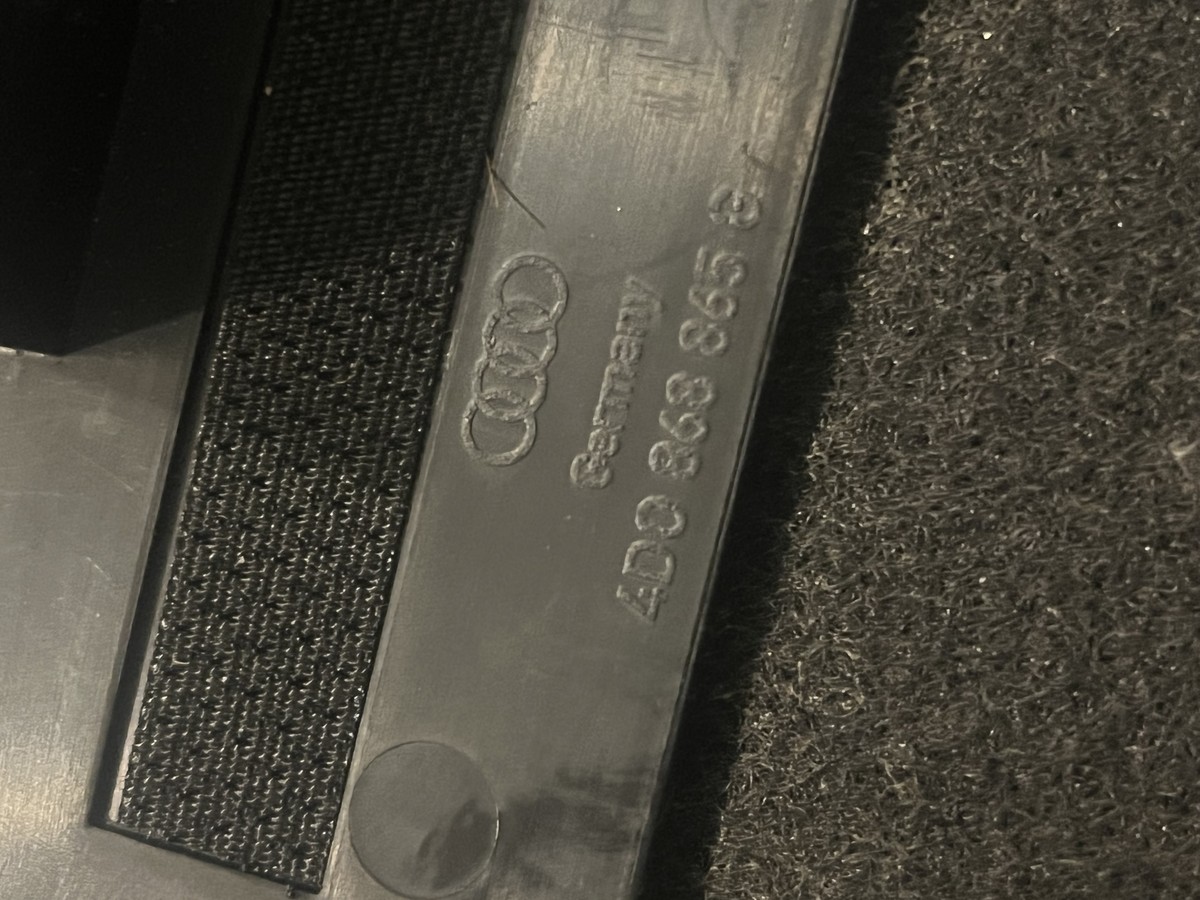 Audi A8 S8 D2 Verkleidung Deckel Kofferraum Batteriefach  