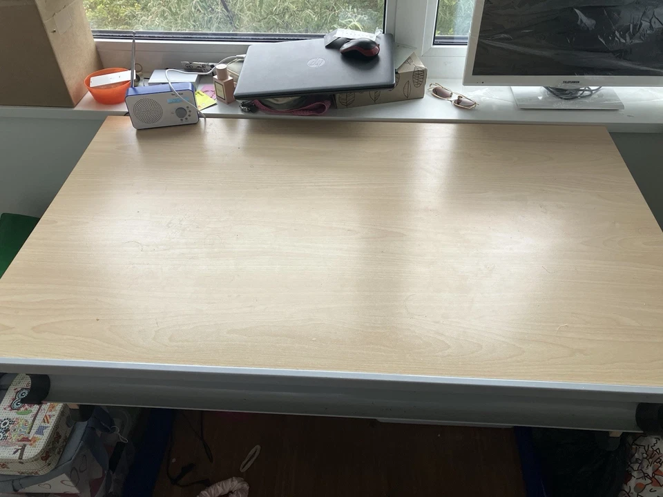 Jugendschreibtisch 120 x 70 mit Rollcontainer und Aufstellfunktion