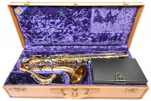 Saxofón alto estándar Noblet Paris en estuche vintage