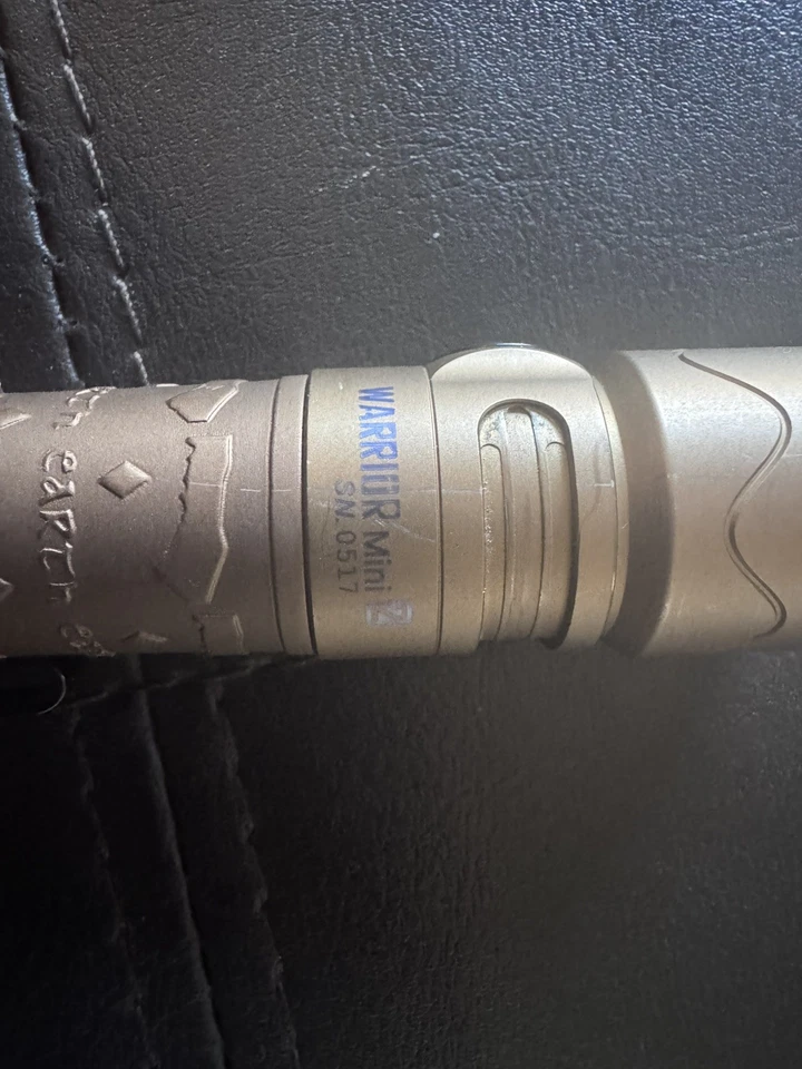 Olight Warrior Mini 2 Ti “Tierra” Edición Limitada – SN517 con Caja y Papeleo Foto 3 de 4