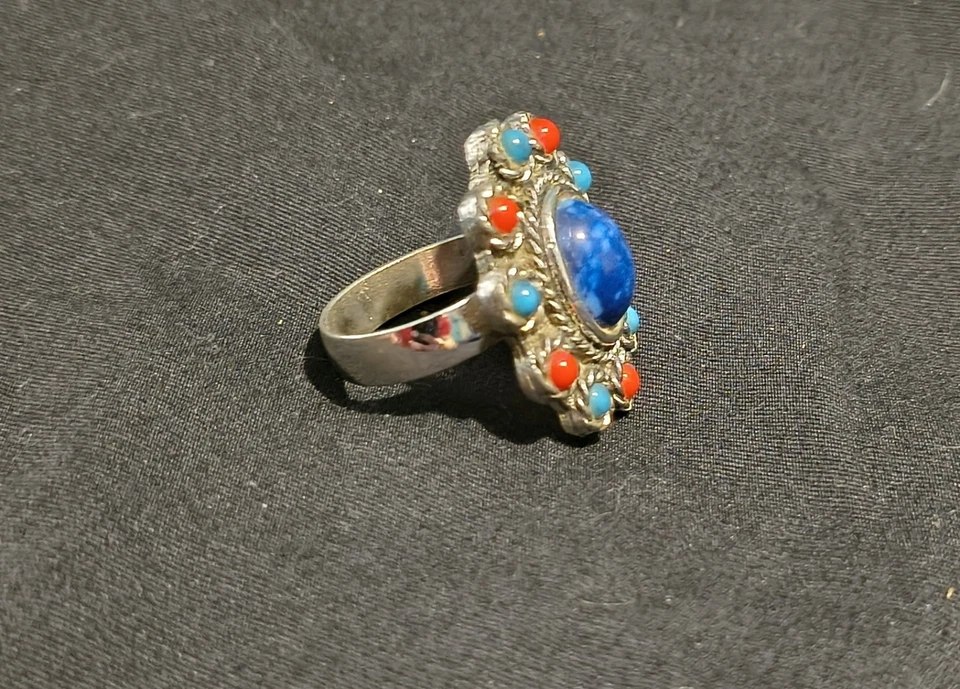 Enorme anillo estampado vintage Sarah Coventry lapislázuli coral turquesa y plata talla 7 Foto 4 de 4