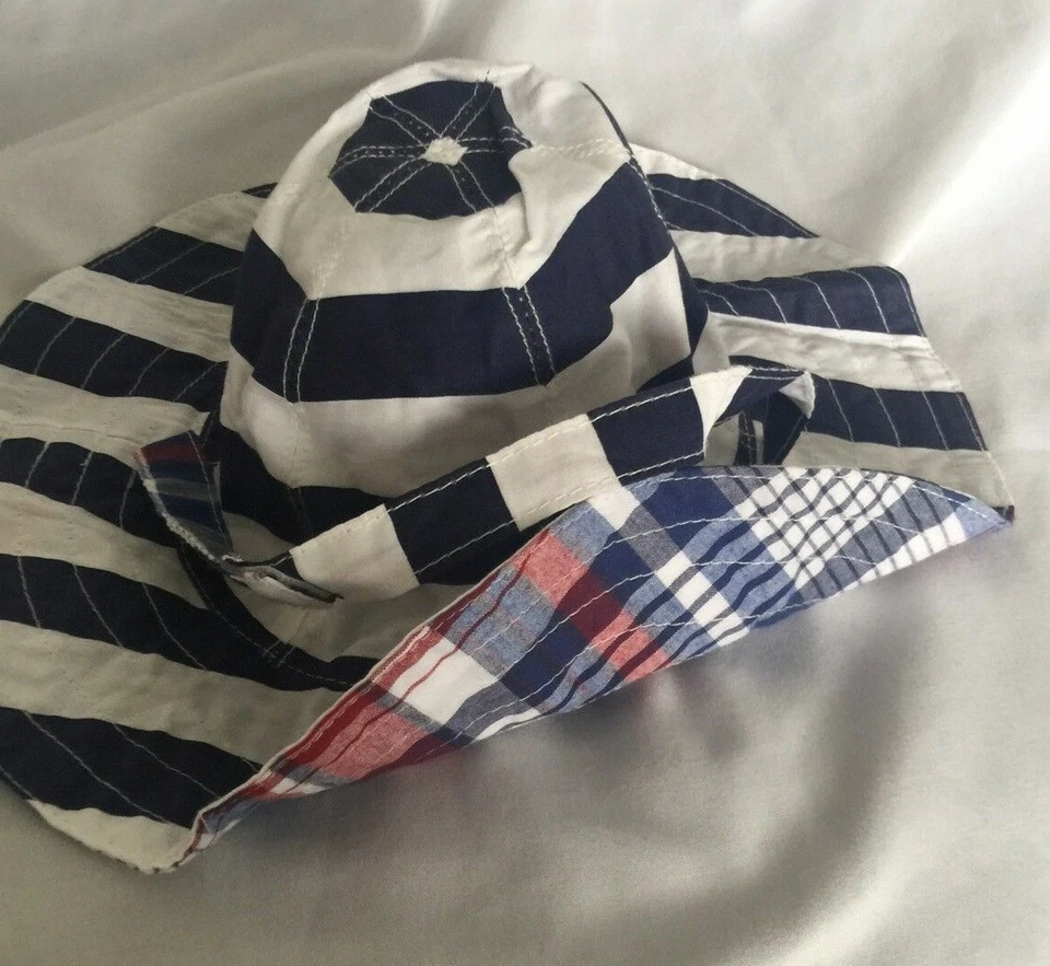Sombrero reversible Pottery Barn Kids azul a rayas a cuadros 3-6 meses nuevo sin etiquetas Foto 2 de 2