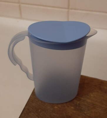 Tupperware Krug 4078A-3, 300 ml Junge Welle Vintage Getränkebehälter Kippdeckel