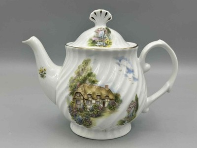 Royal Caldone Cerecraft LTD Made in England Thatch Cottage Gartenszene Teekanne