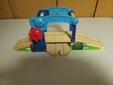 Thomas Wooden Railway Train Blue Sling Draw Bridge Very Good Condition