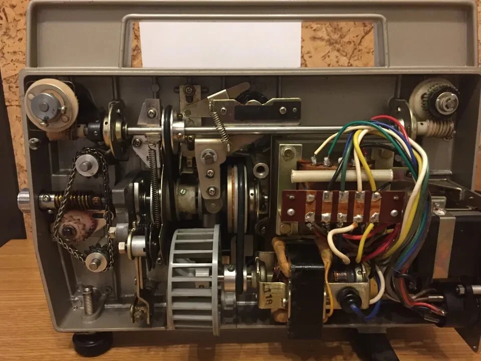 CABIN ALL-8 KIT 2 CINGHIE PROIETTORE DUAL 8+SUPER 8 MOTORE/MOVIMENTO BOBINE - Immagine 2 di 2