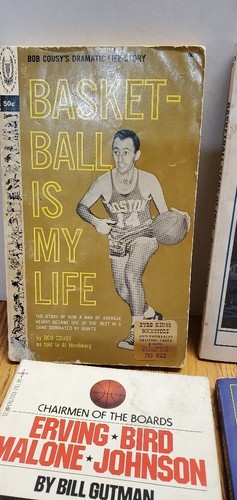 BASKETBALL AND (1) BASEBALL VINTAGE BOOKS BIRD-ERVING-MALONE-JOHNSON - Picture 5 of 15
