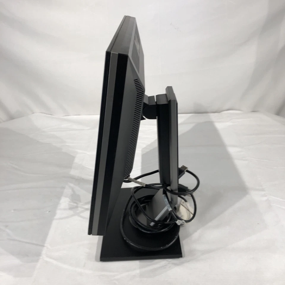 Dell 1909WF 19'' Inch LCD Monitor -With Power And VGA Cables. - Image 4 of 4