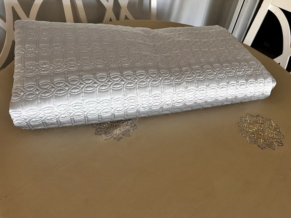 Cobertor Acolchado Hotel Collection King Plateado Nuevo Fuera de Paquete Foto 2 de 4