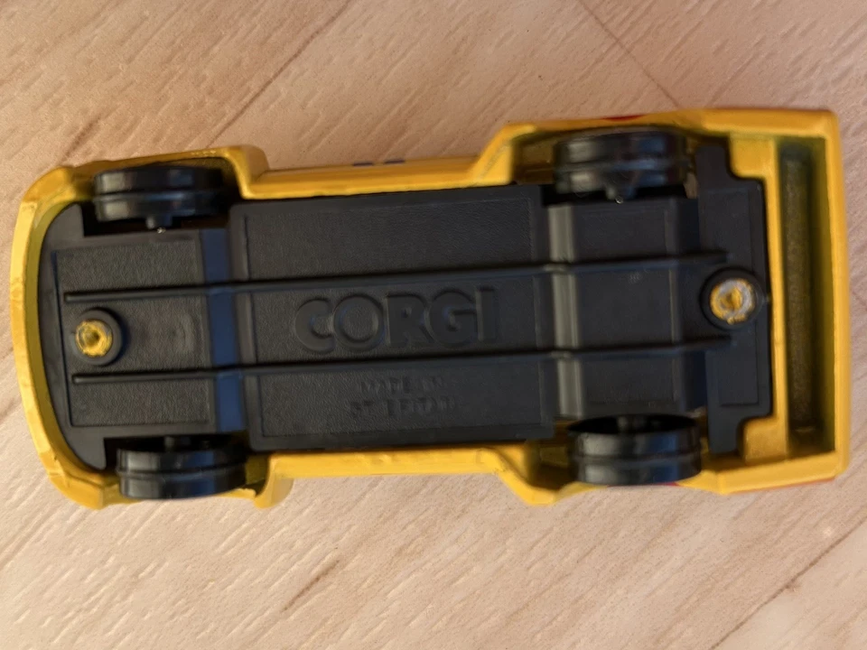 Corgi Juniors 53451 BMW M3 Yellow Racing No.5 "Silverstone" 1:64 scale new boxed - Image 2 of 4