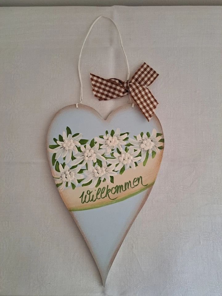 Anhänger aus Holz von LandArt - Hellblaues Herz mit Schriftzug "Willkommen"