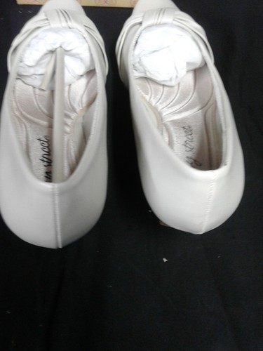 Easy Street Women's Waive Pump Bone 6 W - Imagen 5 de 6
