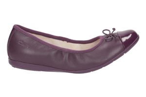 clarks girls pumps