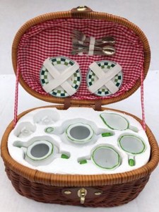 picnic basket tea set
