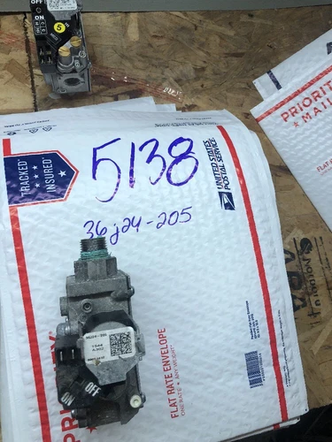 WHITE RODGERS GAS VALVE 36J24-205 D674539P01 (2628)V AP