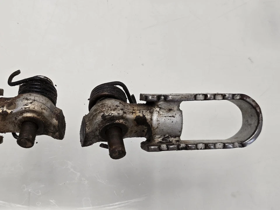 Yamaha GT80 1975 Enduro estriberas reposapiés juego par L R con accesorios de montaje GT1 MX 80 Foto 3 de 4