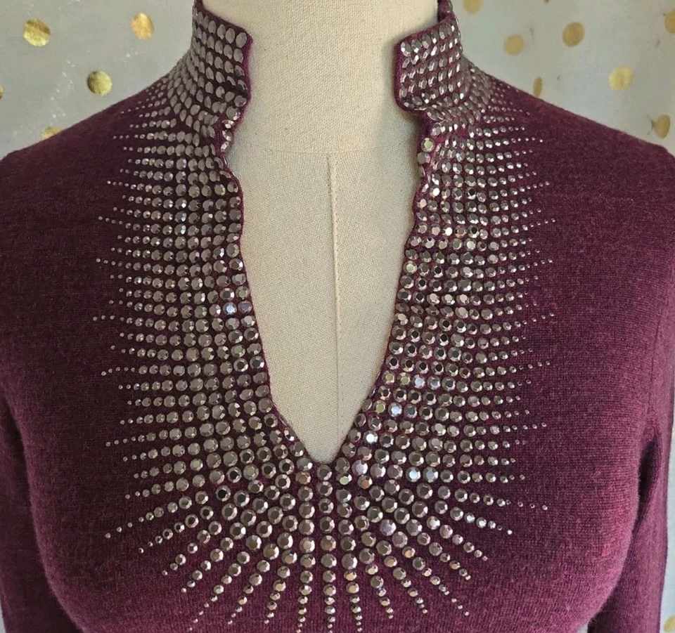 Suéter Tory Burch Ciruela Púrpura Lana Merino Plateado Tachonado Cuello en V Talla Pequeña Foto 2 de 4