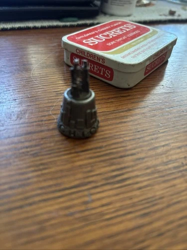 Vintage Pewter Thimble “Chicago” With Chicago Skyline Along The Side And On Top