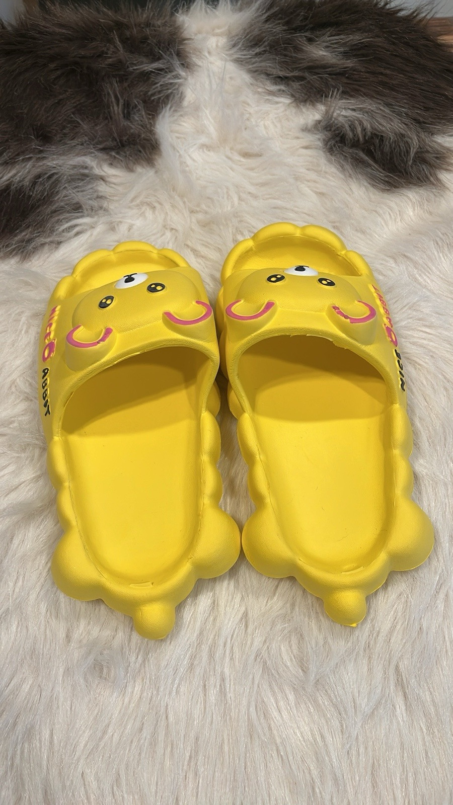 PANTOFOLA D’ORO Ciabatta gialla carina cartone animato per ragazze nuova senza etichette taglia 40EU adatta meglio nella taglia 6 6 5US