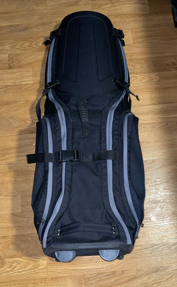 Bolsa rodante Nike Golf Club negra con ruedas de viaje cubierta suave arañazos mínimos Foto 2 de 4
