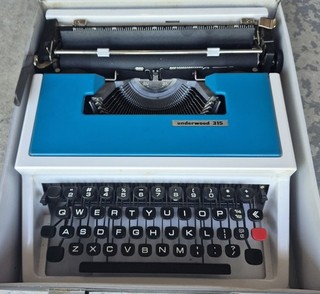VINTAGE UNDERWOOD 315 Typewriter w/ Orig Case Instructions Works💥#1 SELLER💥