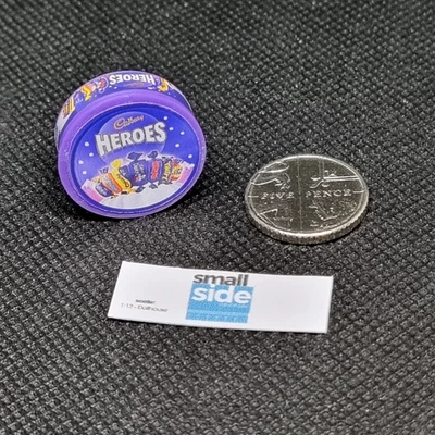 Puppenhaus Miniatur Maßstab 1:12 Handarbeit Weihnachten Cadbury Helden Schokoladenwanne