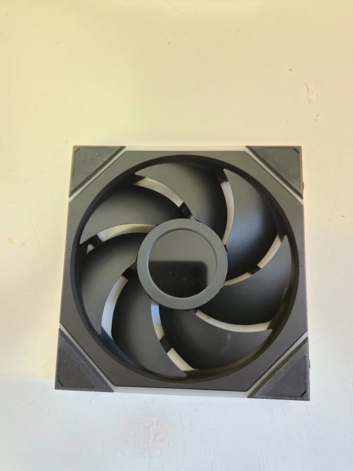 FAN ONLY - Lian Li Uni Fan TL LCD 140 - Black - Image 3 of 4