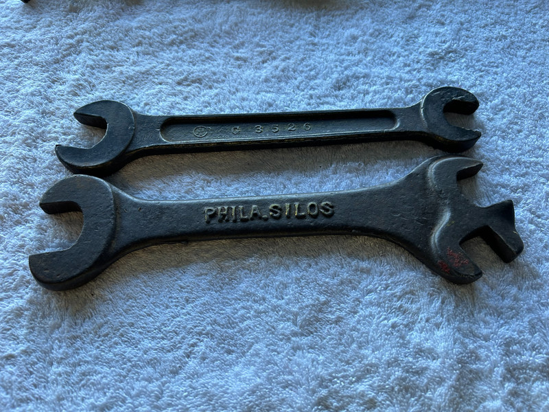 VINTAGE FARMING WRENCH  INTERNATIONAL TRACTOR PHILADELPHIA SILO EF SCHLIGHTER CO