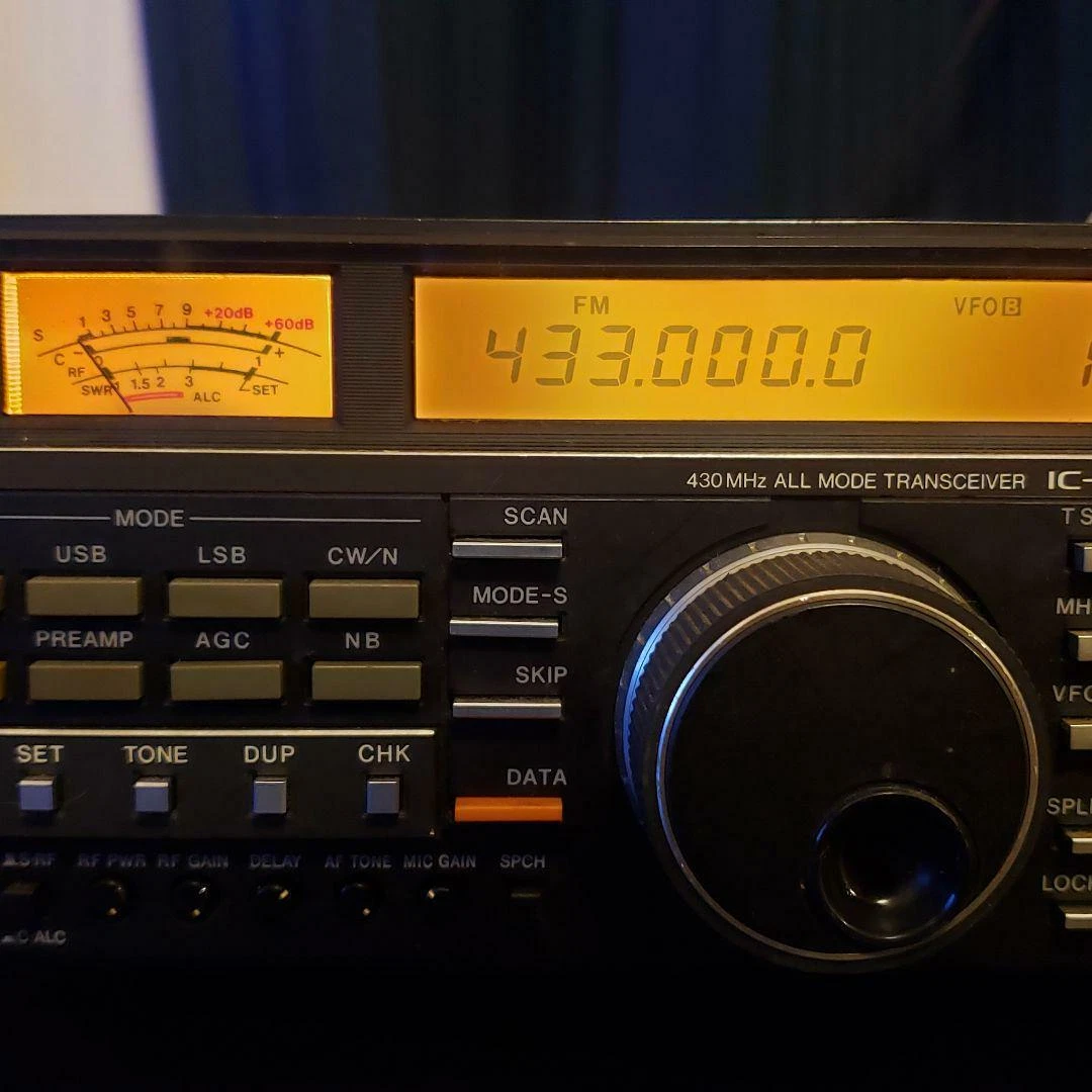 アマチュア無線機　ＩＣ-３７５ RigPix Database - Icom - IC-375