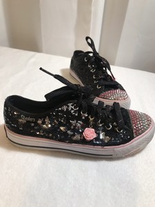 black twinkle toes