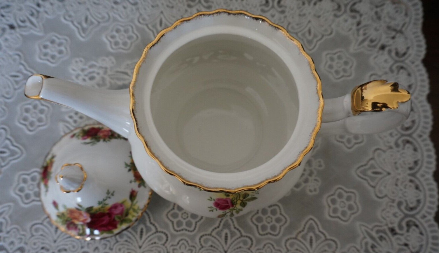 VINTAGE Royal Albert Bone China Old Country Roses Medium Teapot