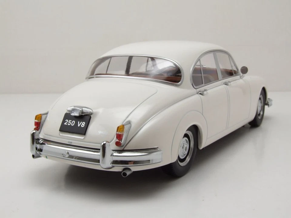 Daimler 250 V6 LHD 1962 Bianco Modellino 1:18 KK Scale - Immagine 2 di 4