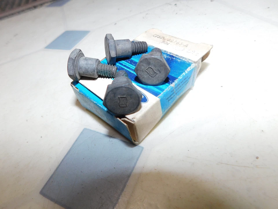 NOS OEM Mercury Cougar C7SZ-13A165-A Hidden Headlight Door Bolt Set 4pcs 1967-69 Foto 4 de 4