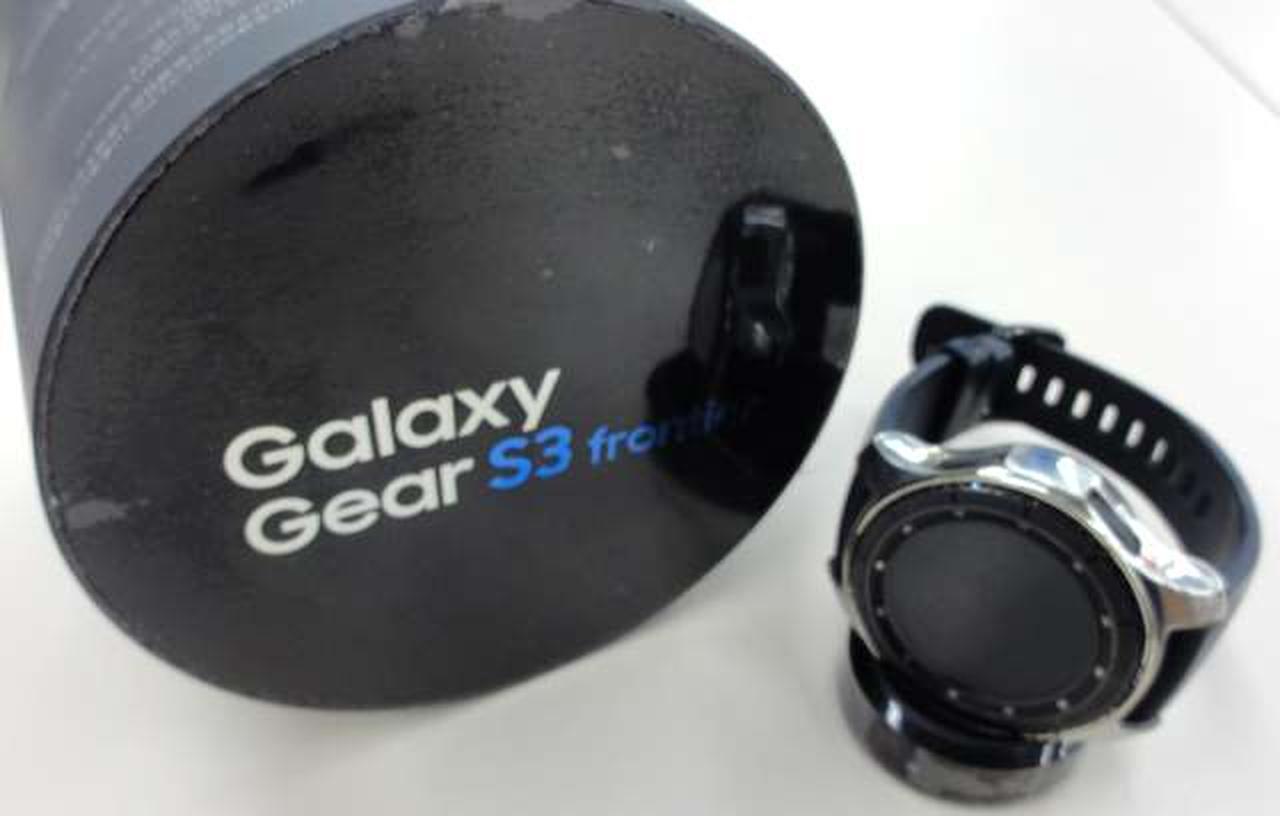 Samsung R760 Smartwatch with Advanced Features