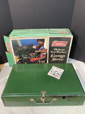 COLEMAN Deluxe Two Burner CAMP STOVE, 413G499. Original Box- Not