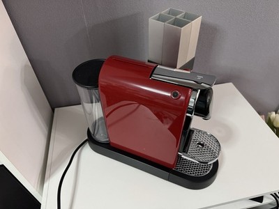 Nespresso CitiZ Kapselmaschine von Krups   Rot / Cherry Red   Top Zustand!