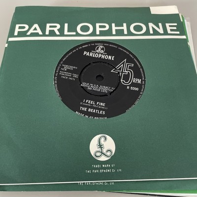 BEATLES '' I FEEL FINE '' CLEAN ORIGINAL RARER FONTED UK 45 IN CORRECT CO SLEEVE