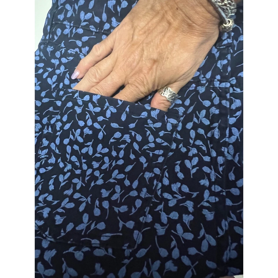 Bermudas informales con puños con estampado floral azul talla 14 Style & Co para mujer Foto 2 de 4
