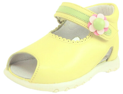 DE OSU -Spain -Baby Girls Chatreuse Yellow Leather Sandals - European 19 Size 4