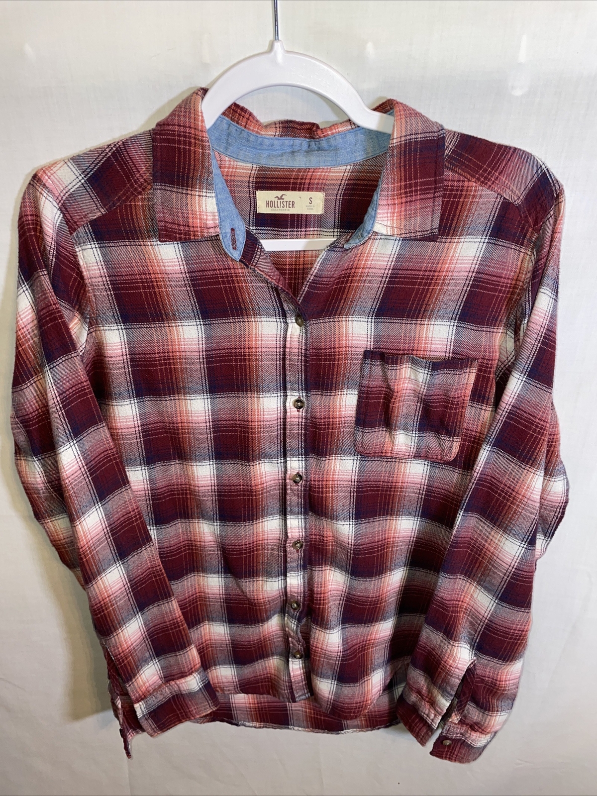 Hollister Flannel Shirt Womens Size Small Red Plaid Long Sleeve Button Up-image