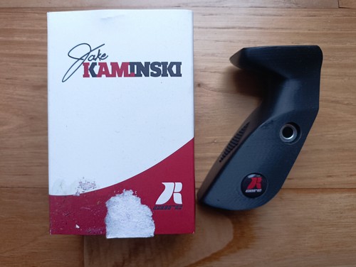 Grip R Core I AM – Recurve by Jake Kaminski pour Hoyt arc classique olympique