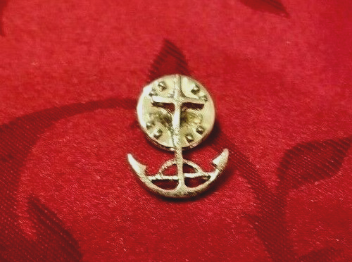 Vintage Small Anchor Tack Pin in EUC Silver Tone Pinback 1" Nautical - Picture 1 of 2